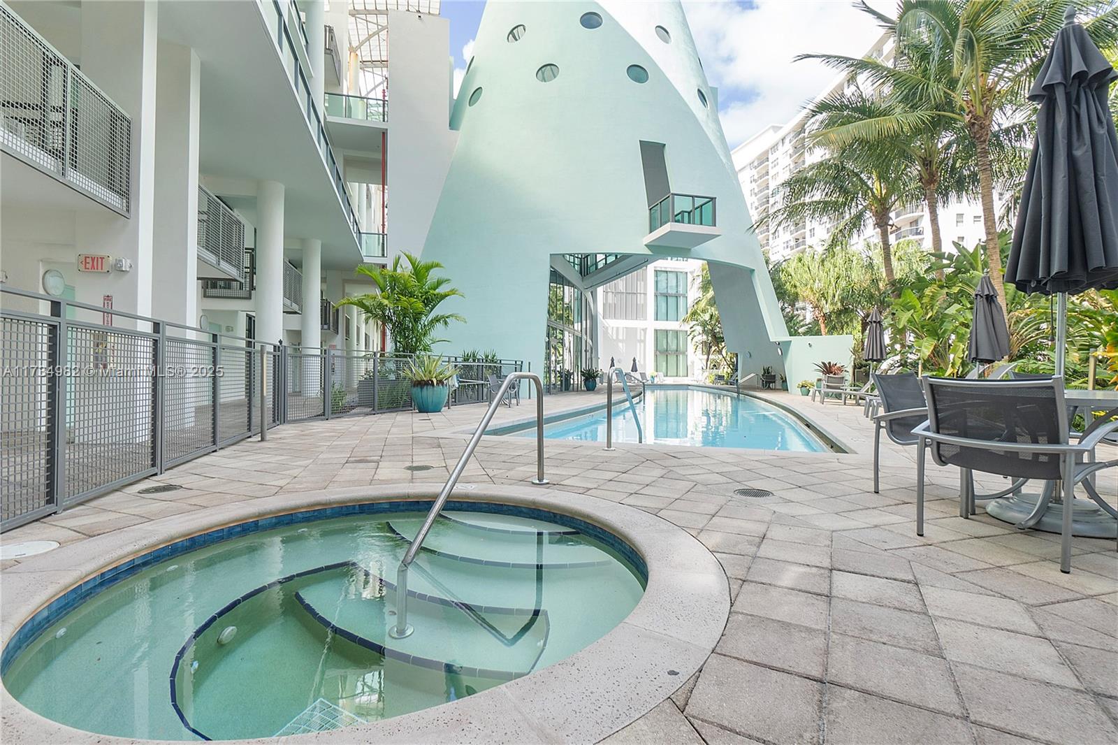 6000 Collins Ave 527 Property Photo 30