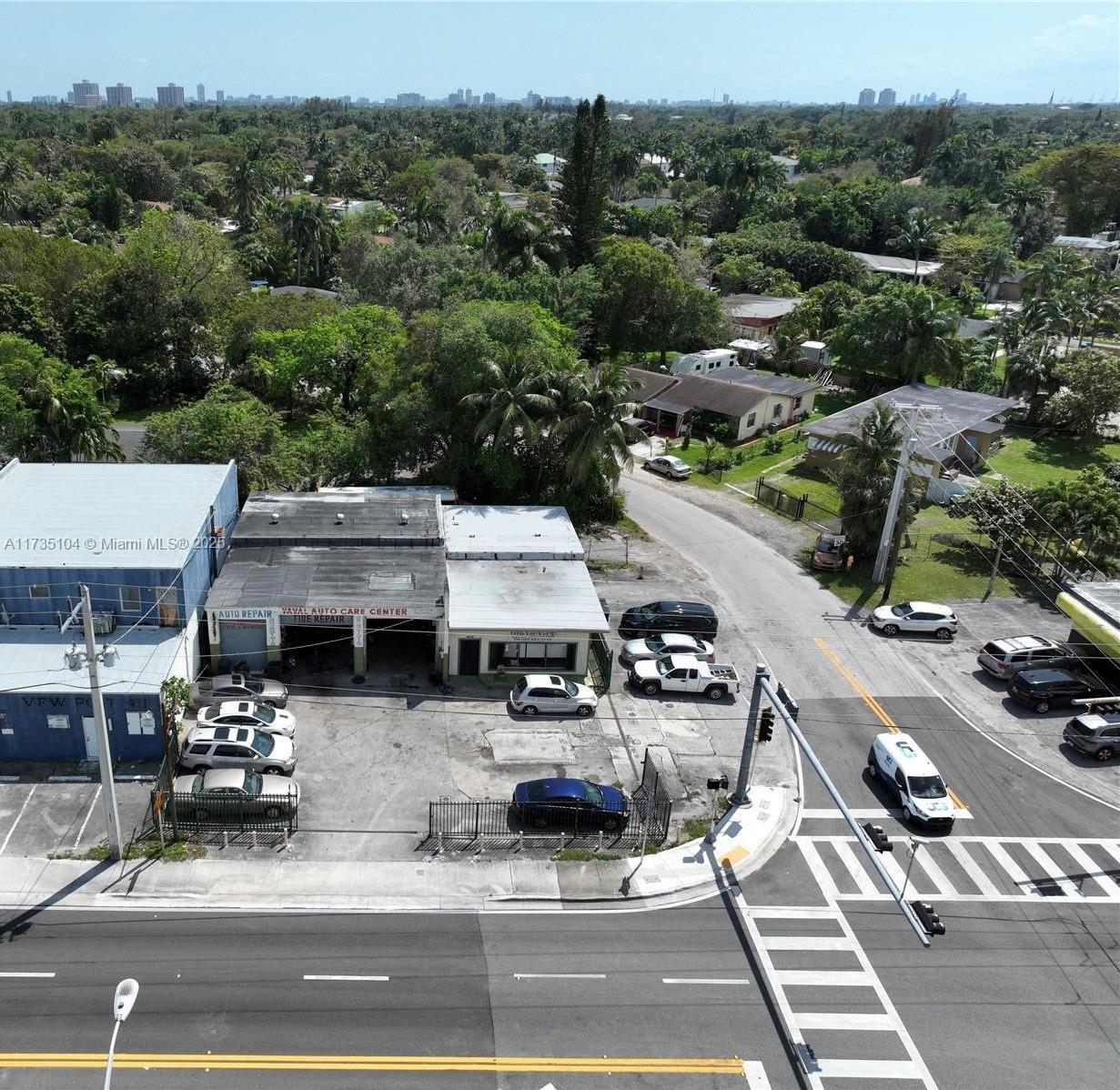 11851 W Dixie Hwy Property Photo 2