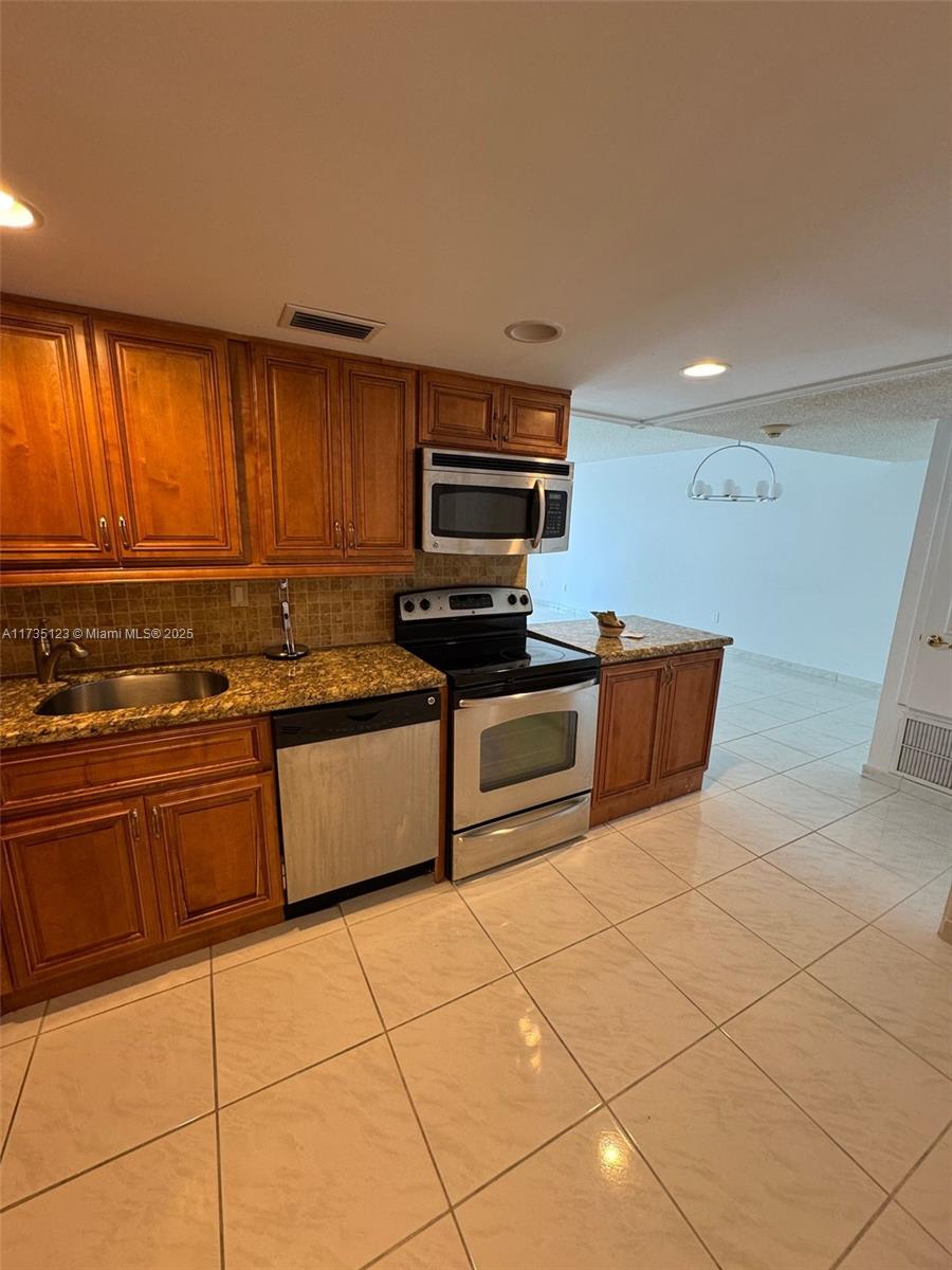 1420 Brickell Bay Dr 306d Property Photo 12