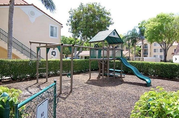 1739 Village Blvd 106 Property Photo 8