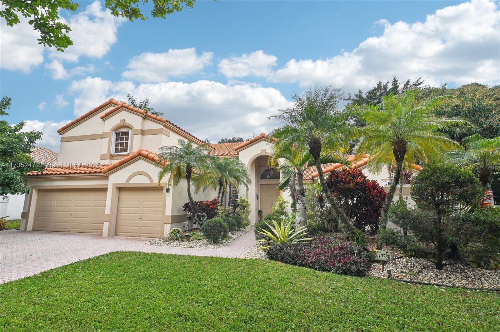 10780 Santa Fe Dr Property Photo