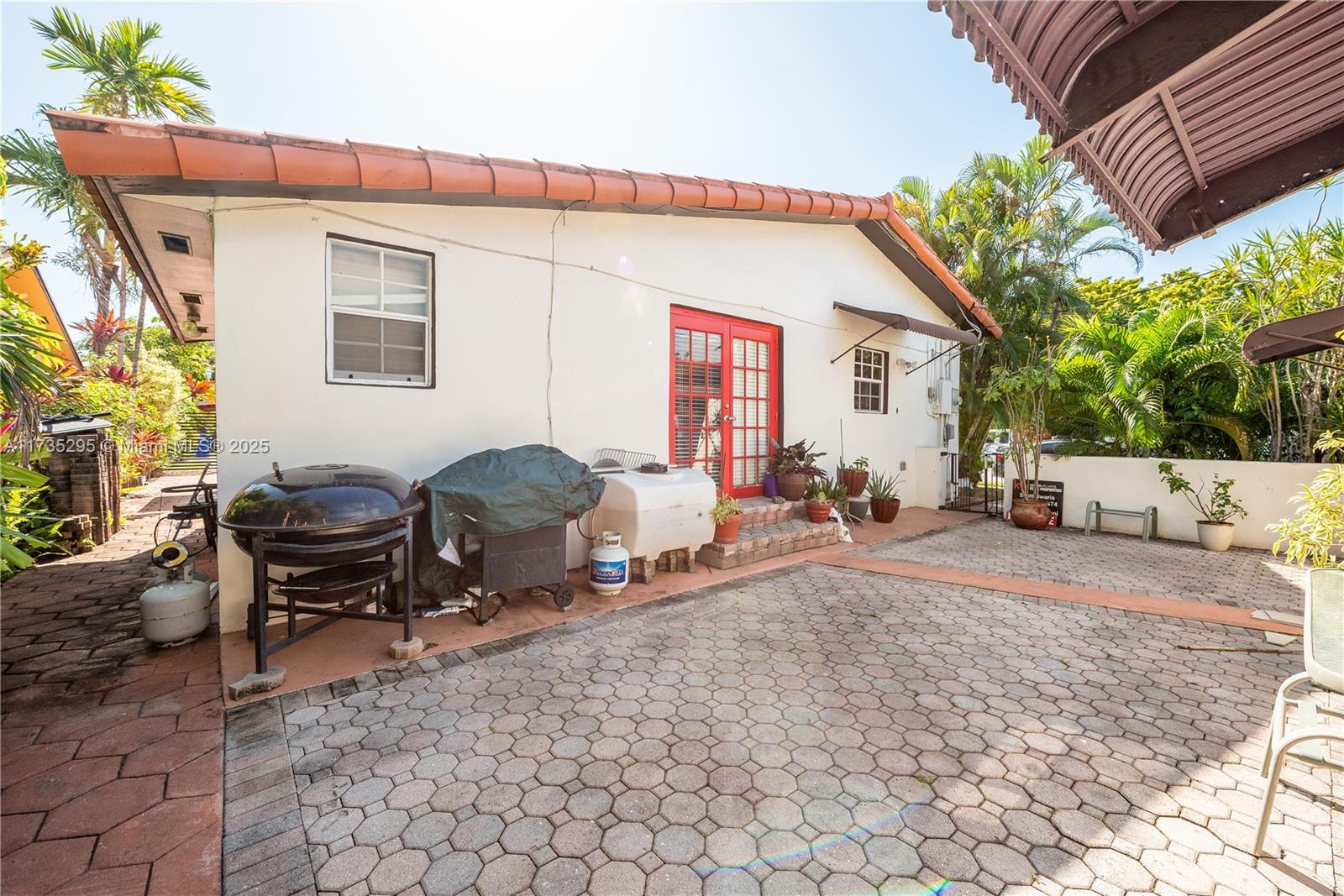 2039 Sw 17th St Property Photo 1