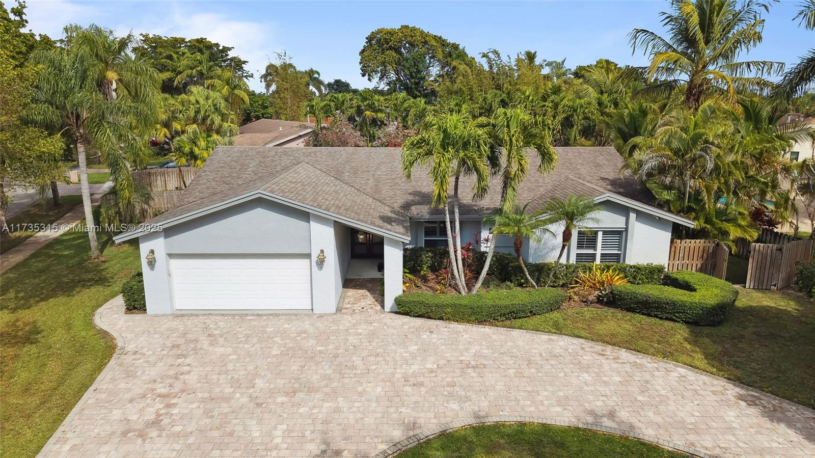 11601 Island Rd Property Photo 4