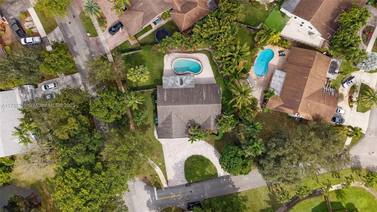11601 Island Rd Property Photo 8