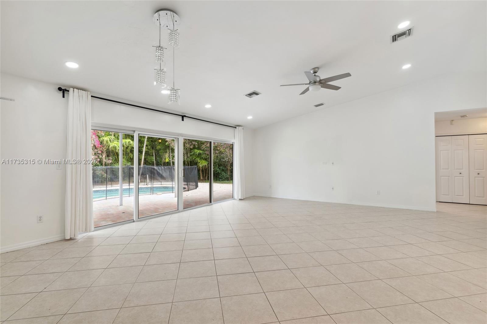 11601 Island Rd Property Photo 14