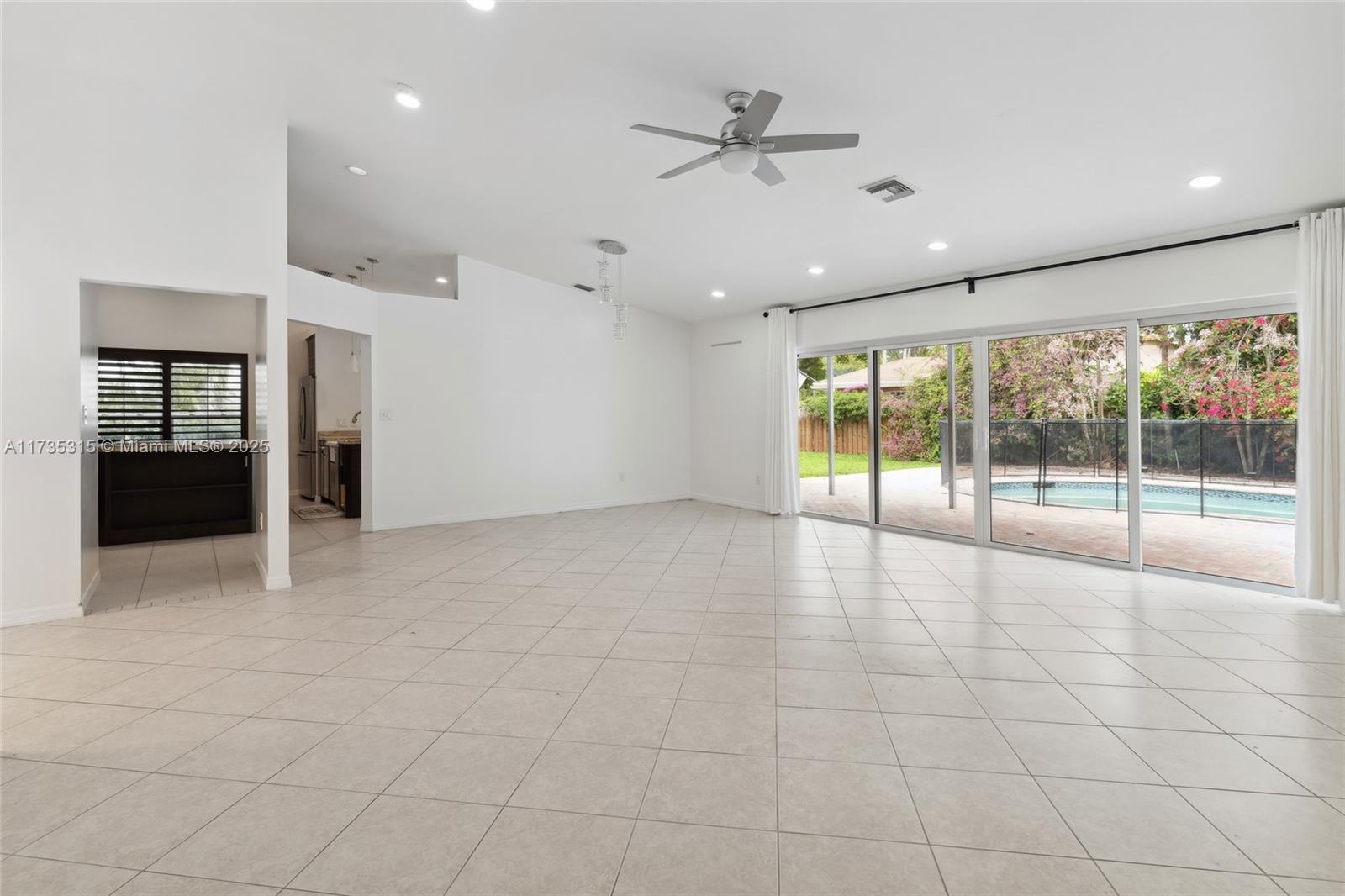 11601 Island Rd Property Photo 16