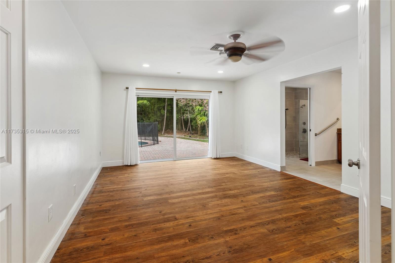 11601 Island Rd Property Photo 17