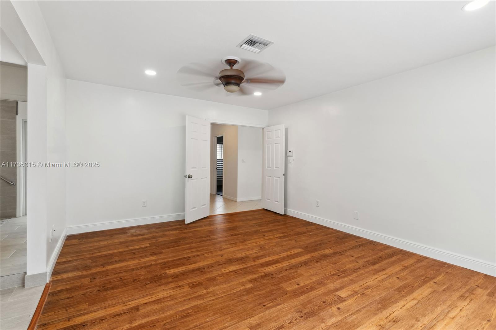 11601 Island Rd Property Photo 19