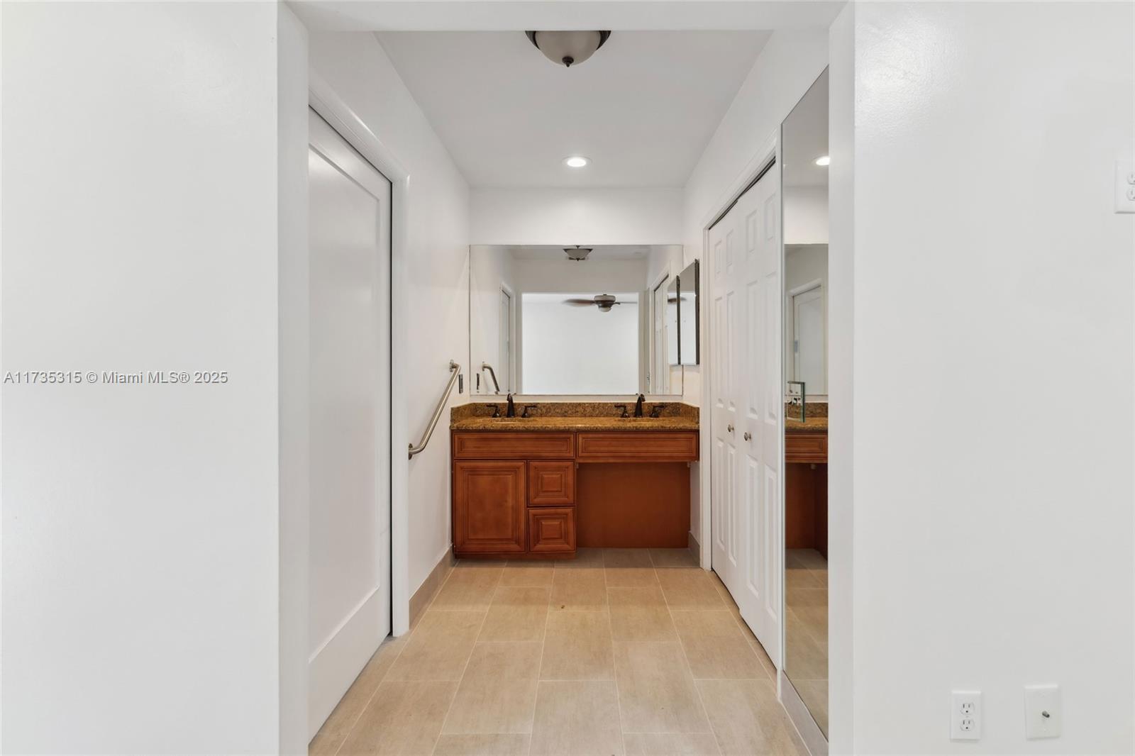 11601 Island Rd Property Photo 20