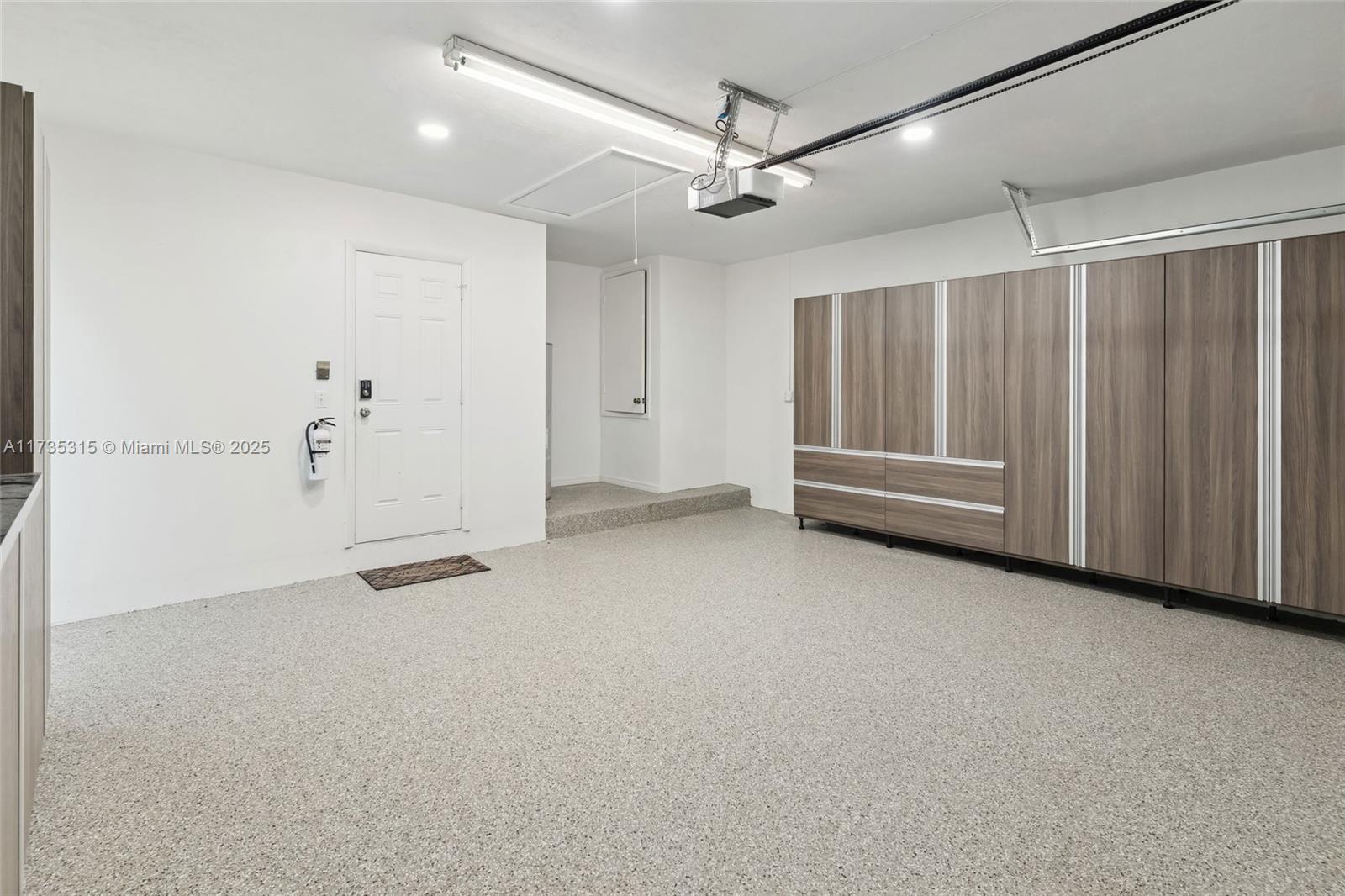 11601 Island Rd Property Photo 30