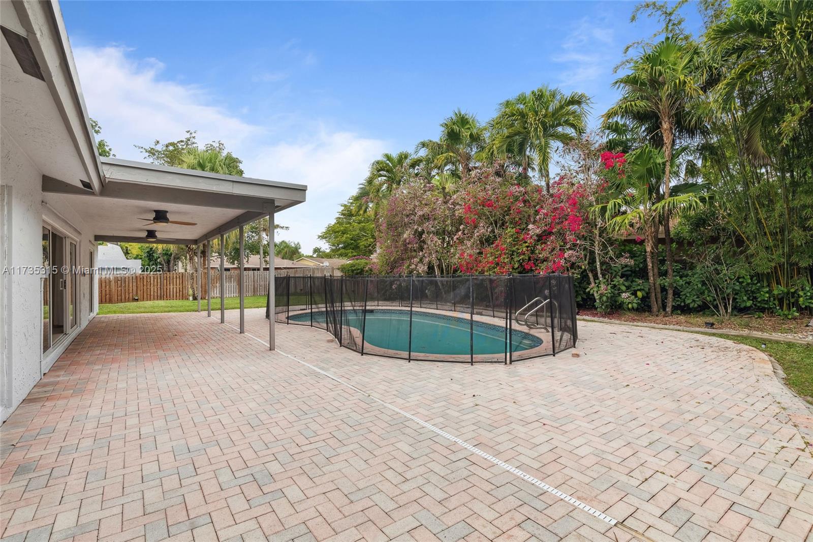 11601 Island Rd Property Photo 32