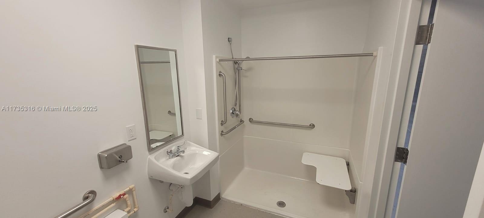 1770 Se 38 Ave Bay 16 Property Photo 8