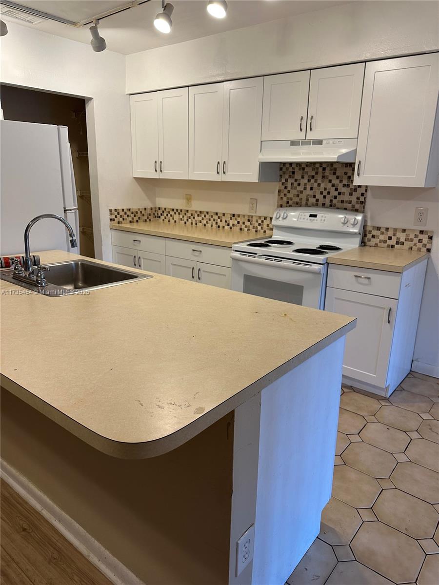 1525 Sandpiper Blvd 0 Property Photo 3