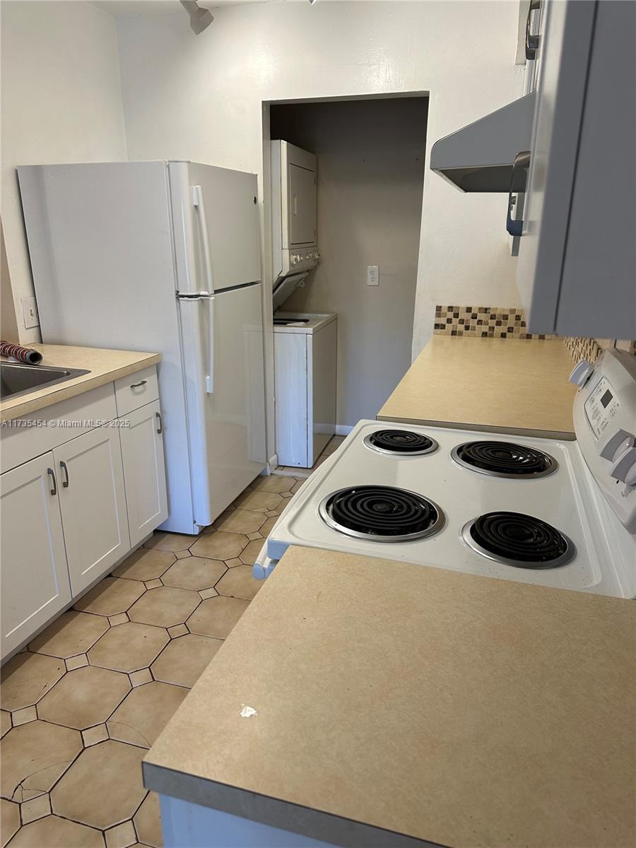 1525 Sandpiper Blvd 0 Property Photo 5