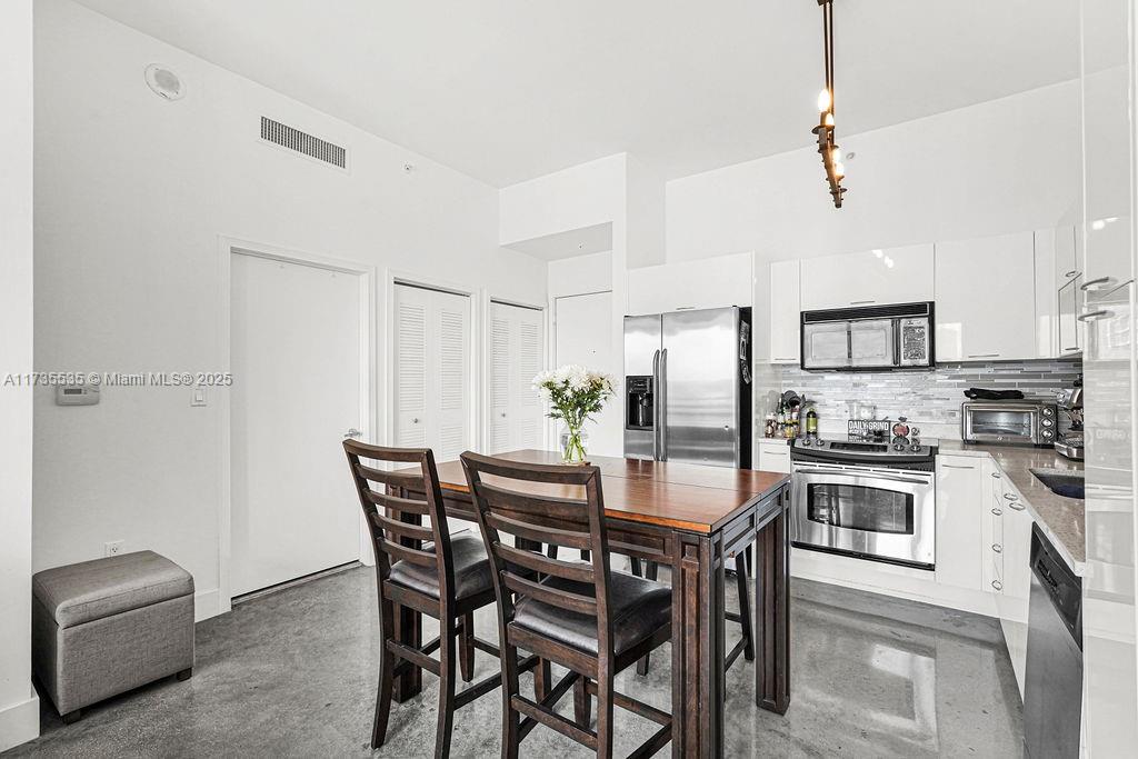 133 Ne 2nd Ave 3017 Property Photo 13