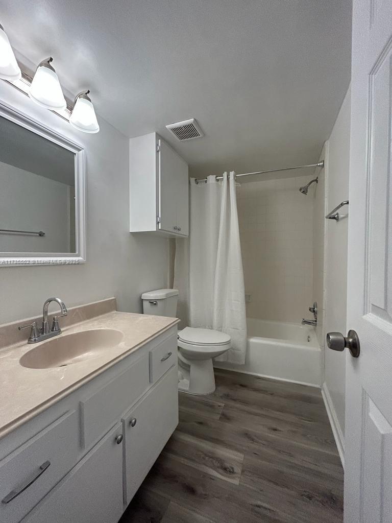 2050 Oleander Blvd 5-101 Property Photo 14