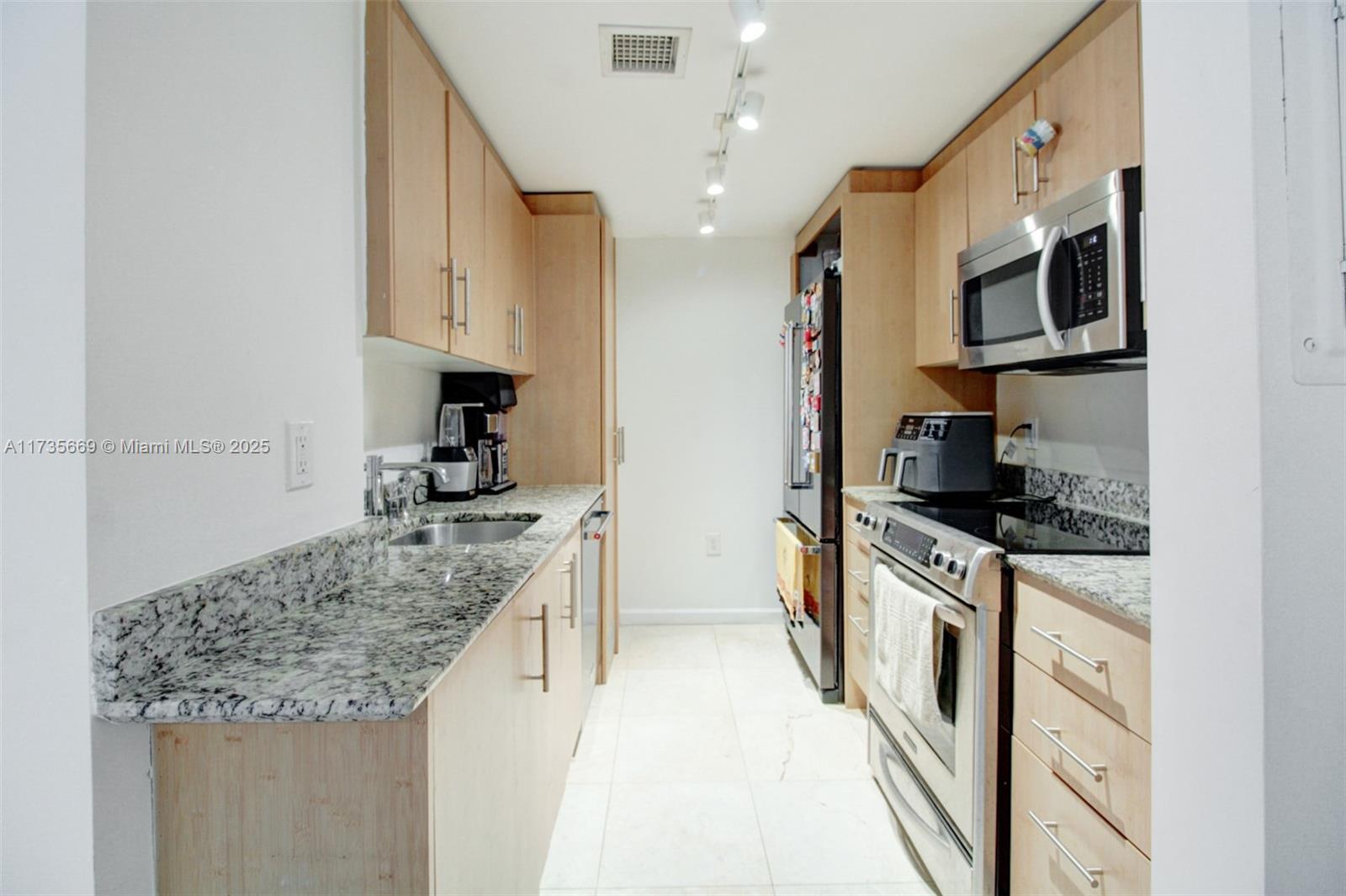 10275 Collins Ave 817 Property Photo 18