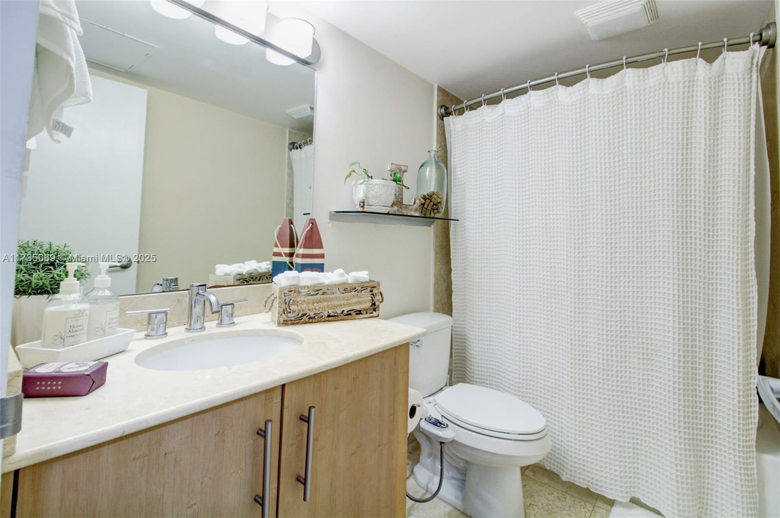 10275 Collins Ave 817 Property Photo 24