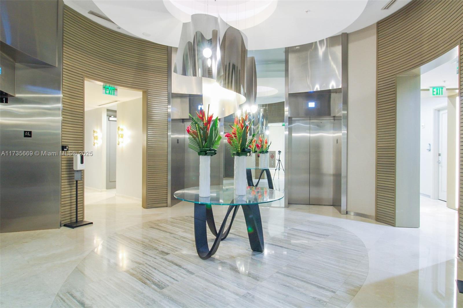 10275 Collins Ave 817 Property Photo 27