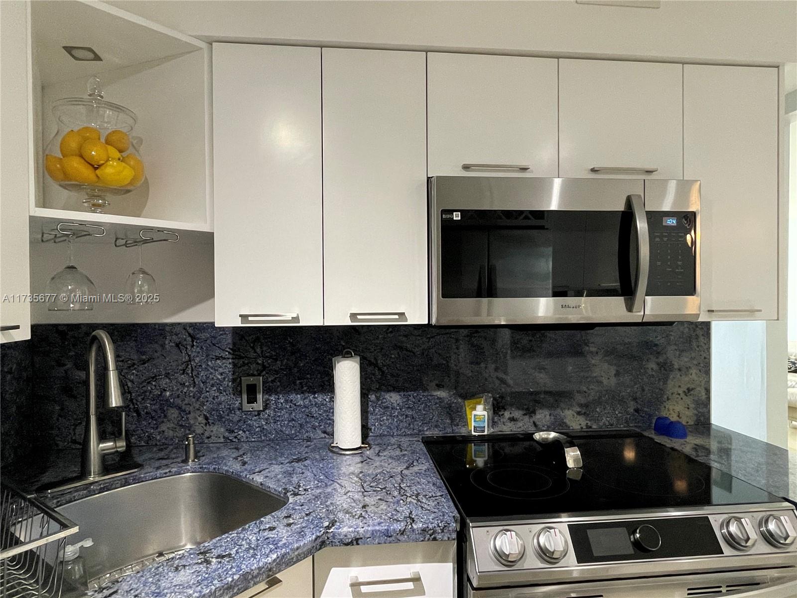 5151 Collins Ave 825 Property Photo 11