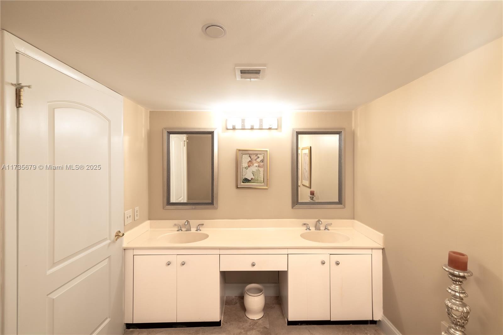 1000 Quayside Ter 403 Property Photo 17