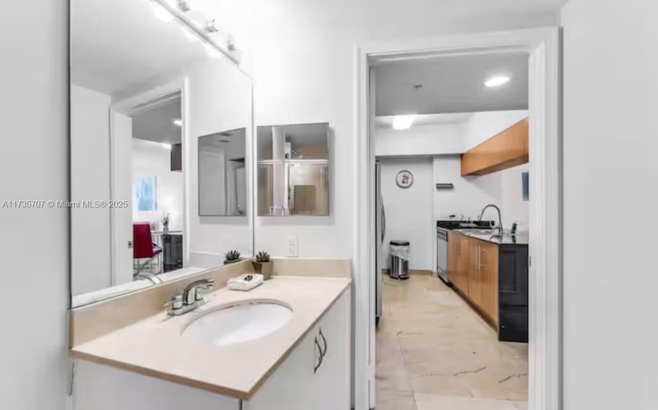1750 N Bayshore Dr 3405 Property Photo 15