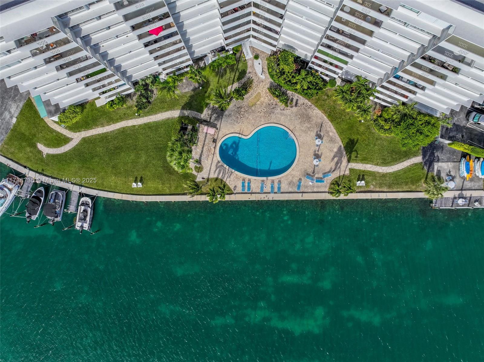 9101 E Bay Harbor Dr 405 Property Photo 1