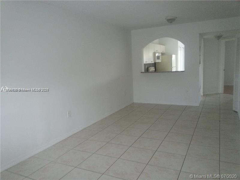 940 Ne 33rd Ter 102 Property Photo 2