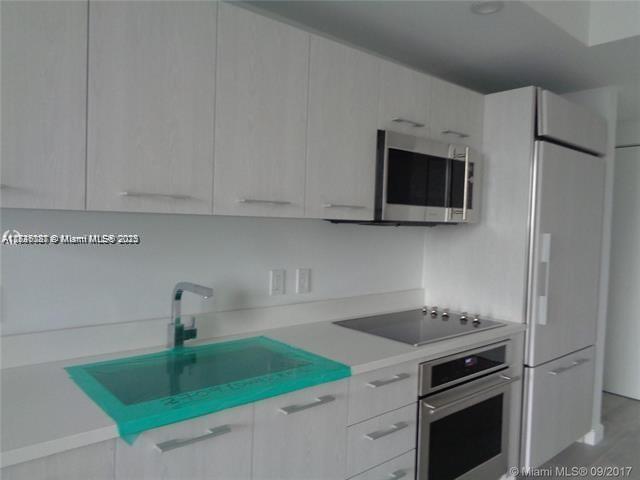 45 Sw 9th St 2709 Property Photo 5