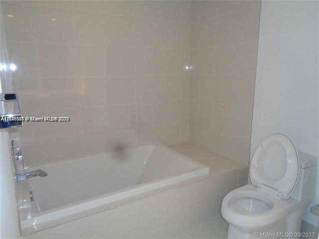 45 Sw 9th St 2709 Property Photo 11