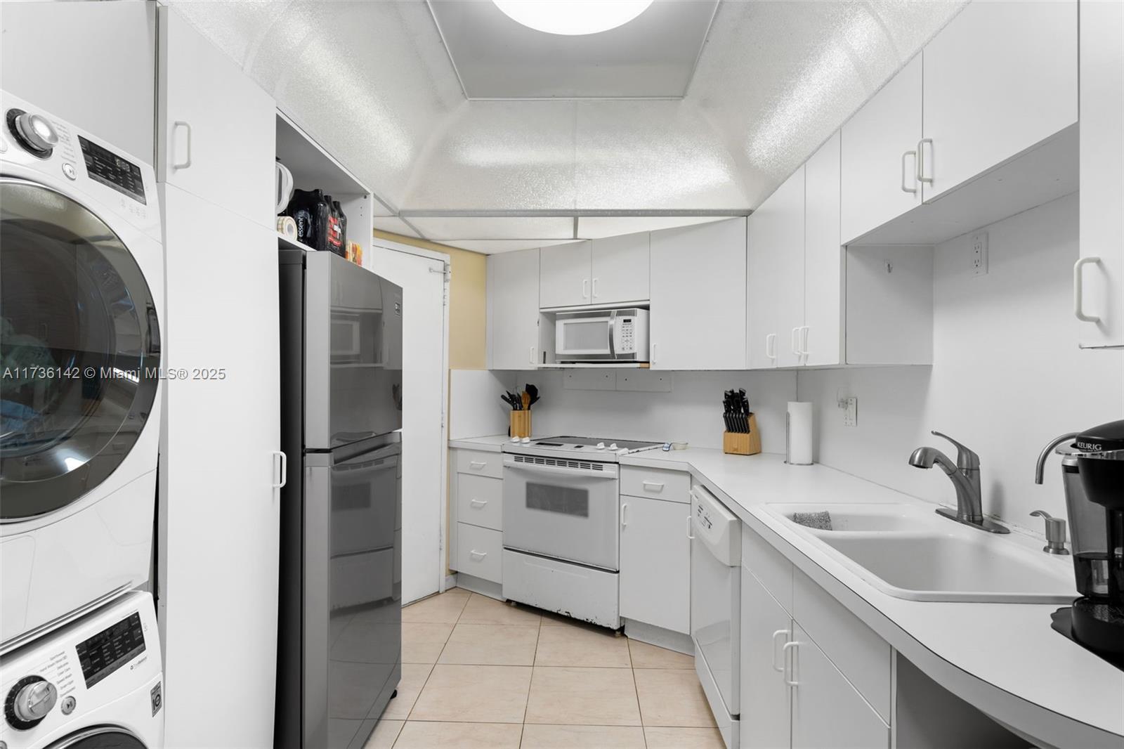 3725 S Ocean Dr 1110 Property Photo 8