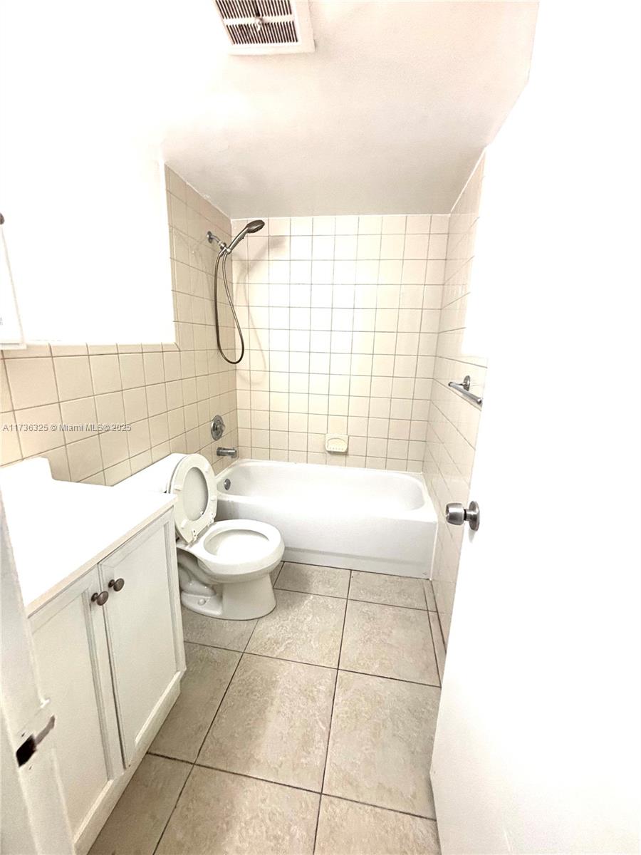 1715 N 16th Ave 112 Property Photo 4