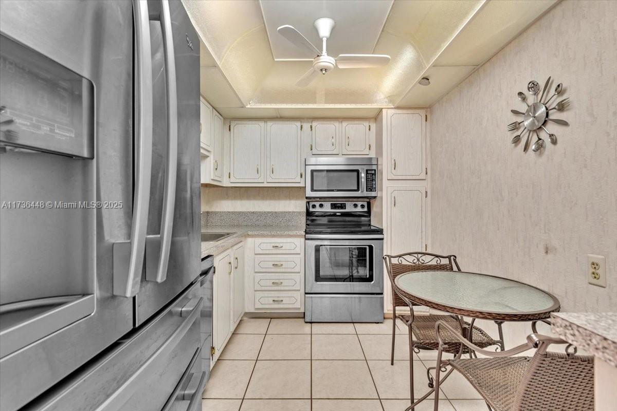 1200 Saint Charles Pl 402 Property Photo 14