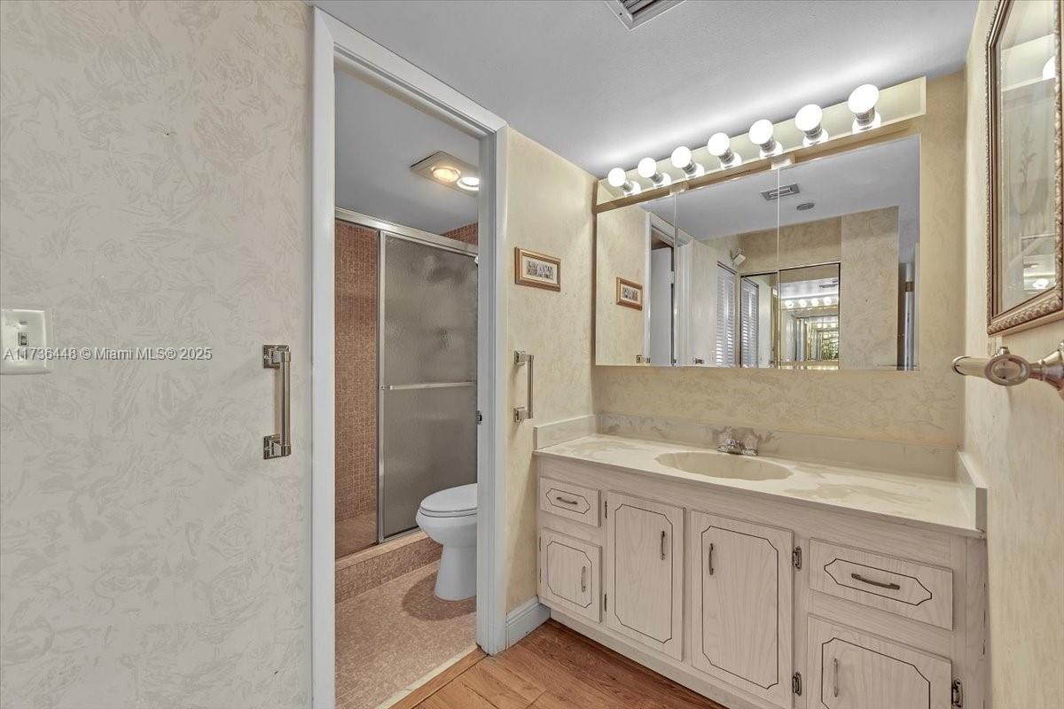 1200 Saint Charles Pl 402 Property Photo 24