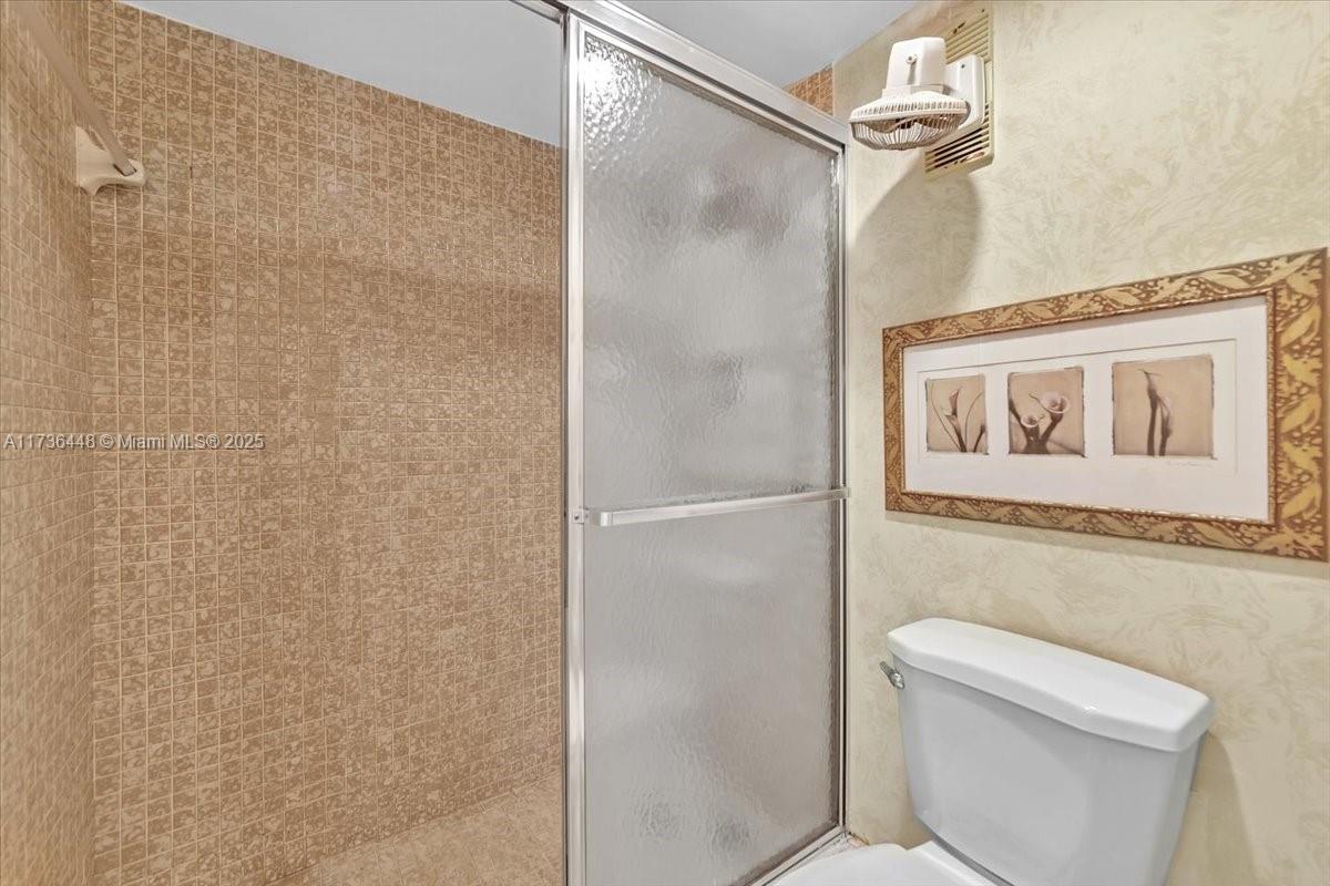 1200 Saint Charles Pl 402 Property Photo 25