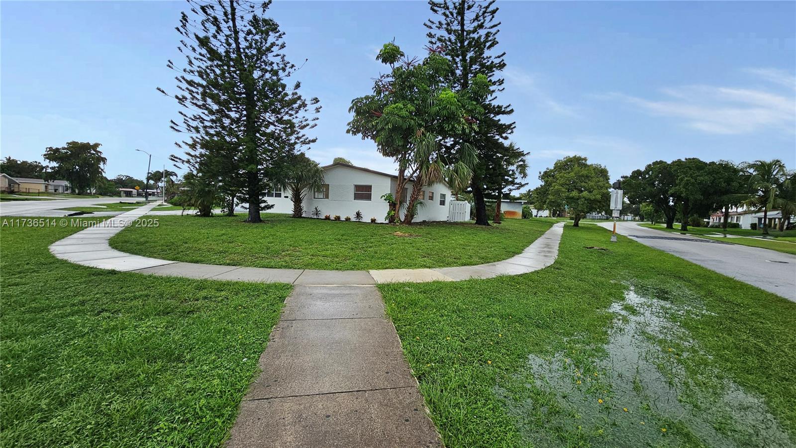 3801 Nw 6th St Property Photo 3