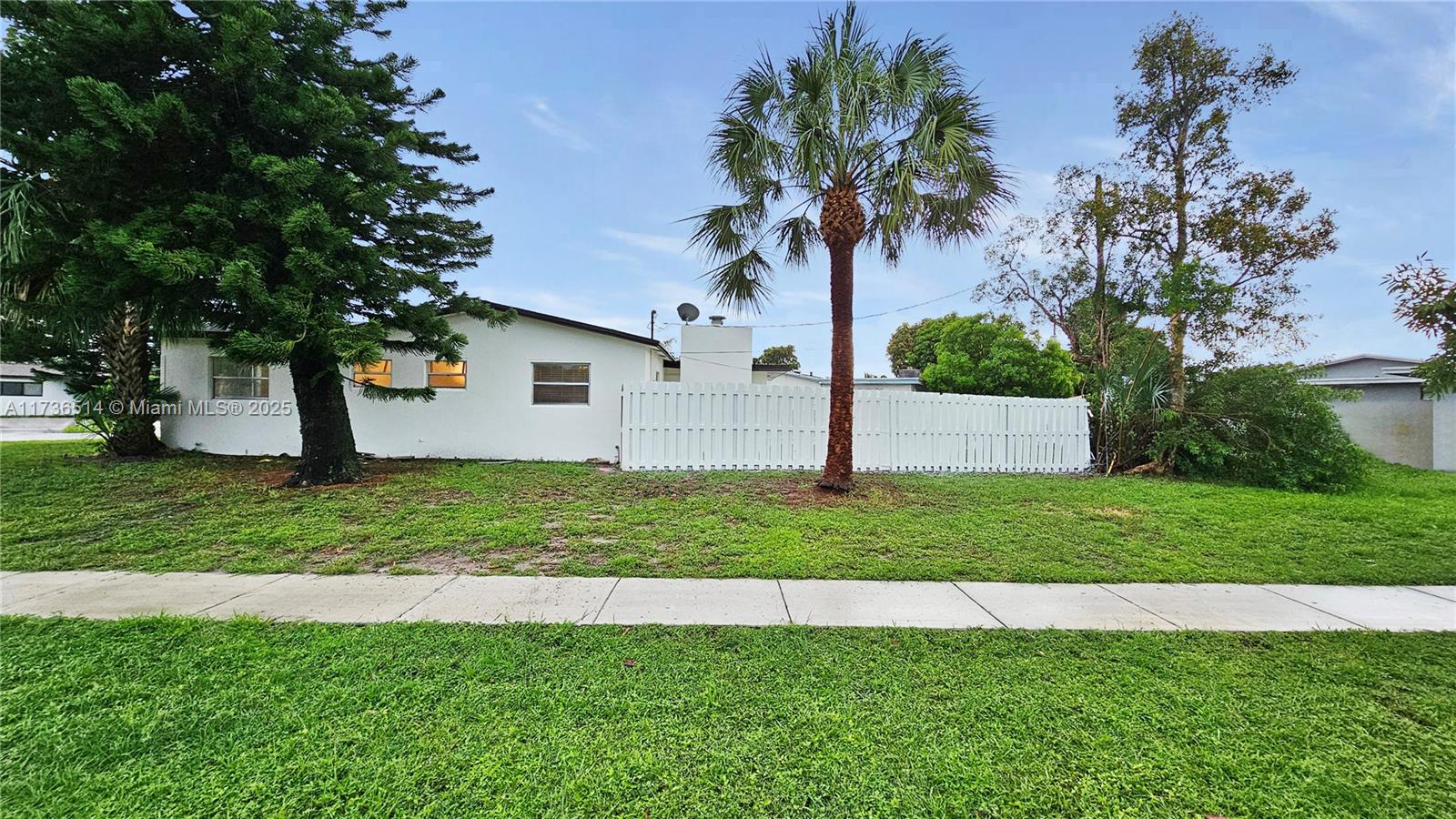 3801 Nw 6th St Property Photo 5