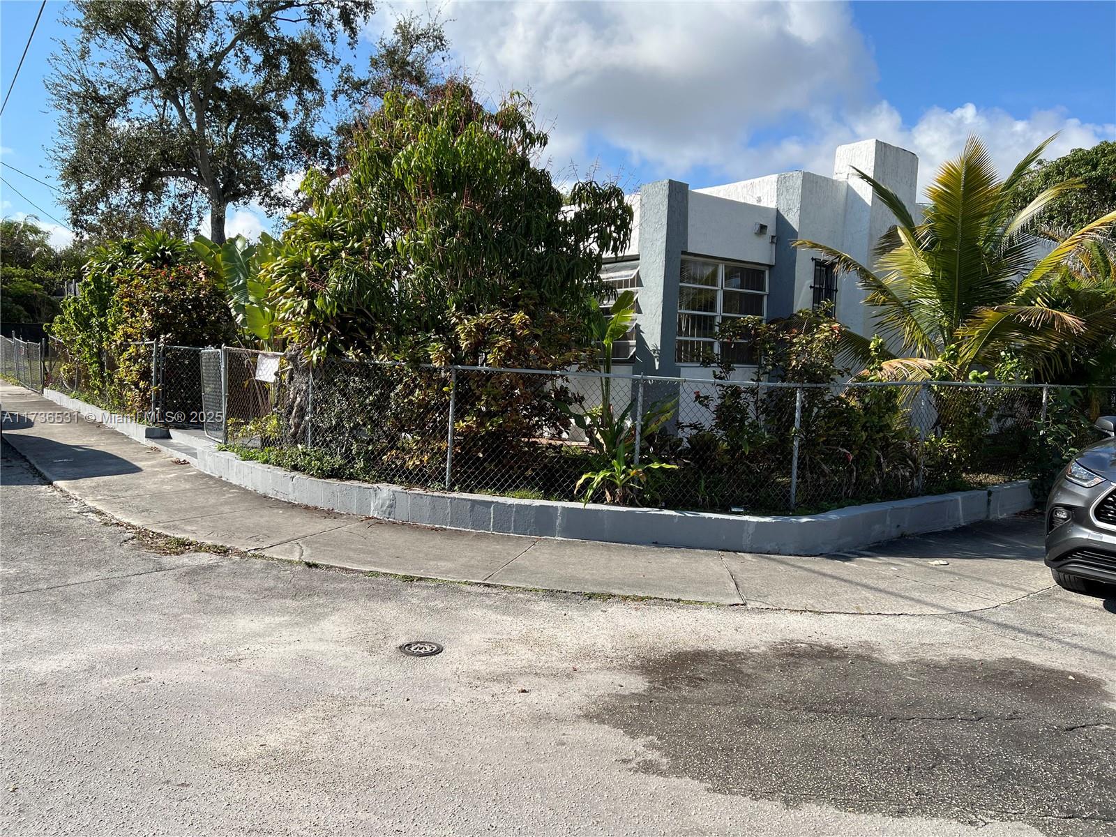 6730 Ne Miami Pl Property Photo 4
