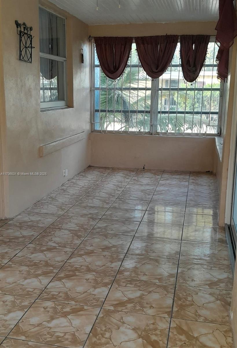 6730 Ne Miami Pl Property Photo 6