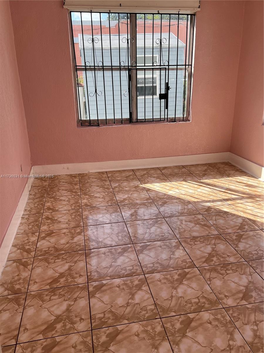 6730 Ne Miami Pl Property Photo 9