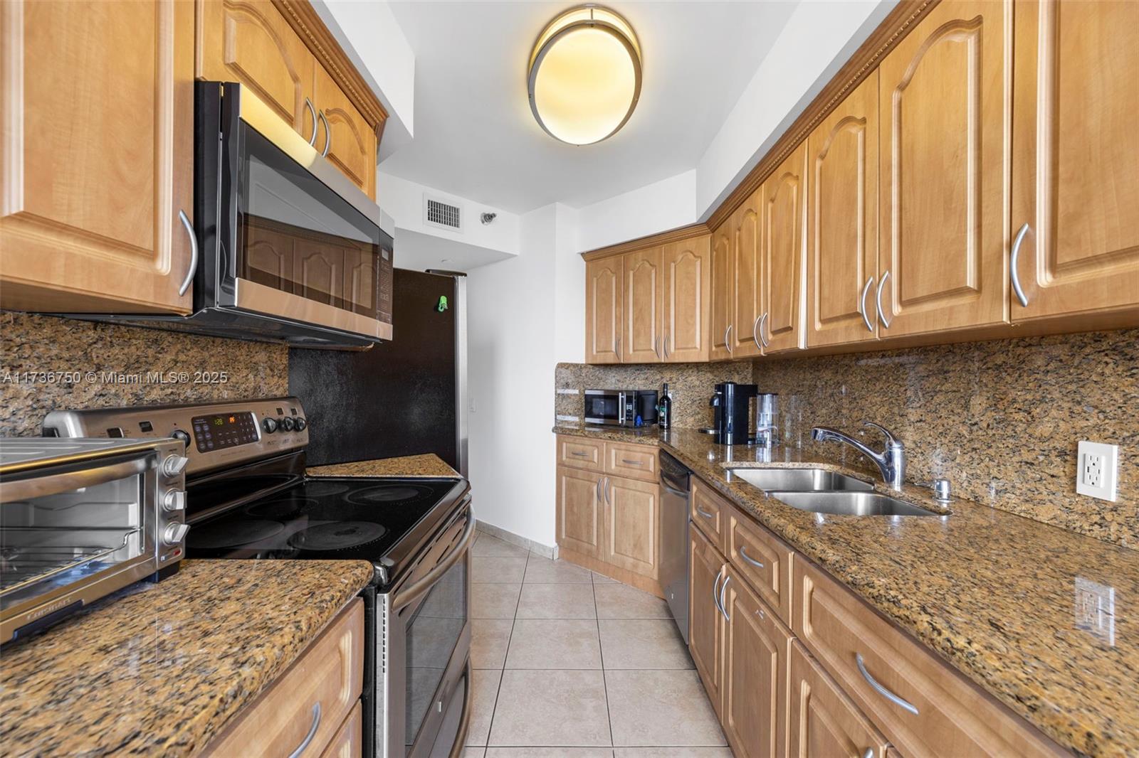 3610 Yacht Club Dr 1504 Property Photo 8