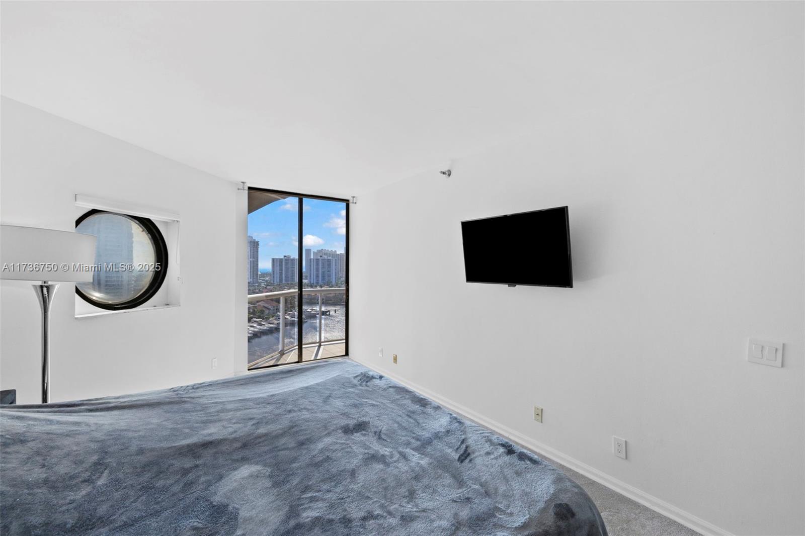 3610 Yacht Club Dr 1504 Property Photo 10