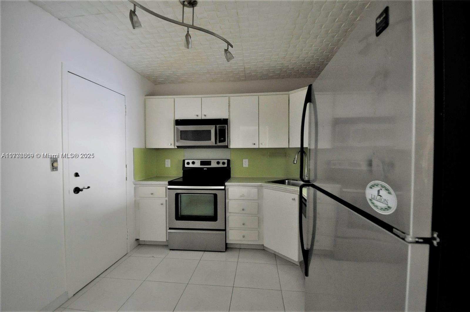 1865 S Ocean Dr 17d Property Photo 5
