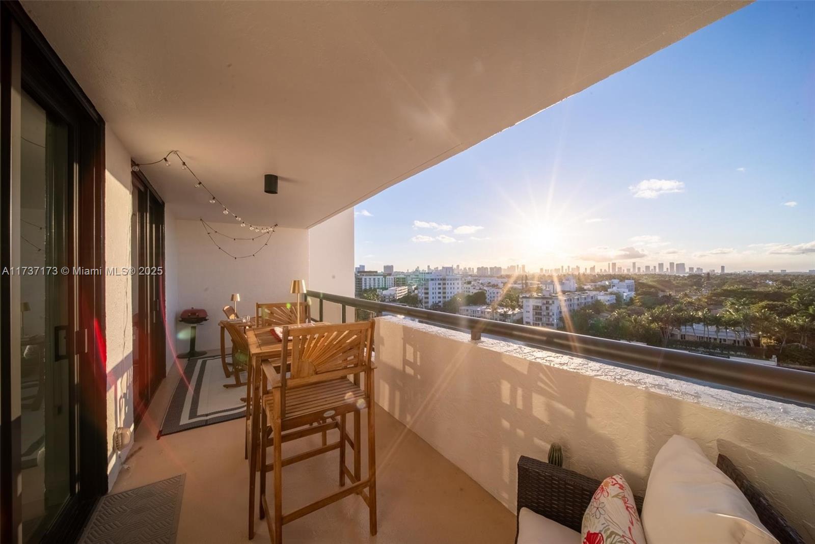 2555 Collins Ave 1106 Property Photo 4