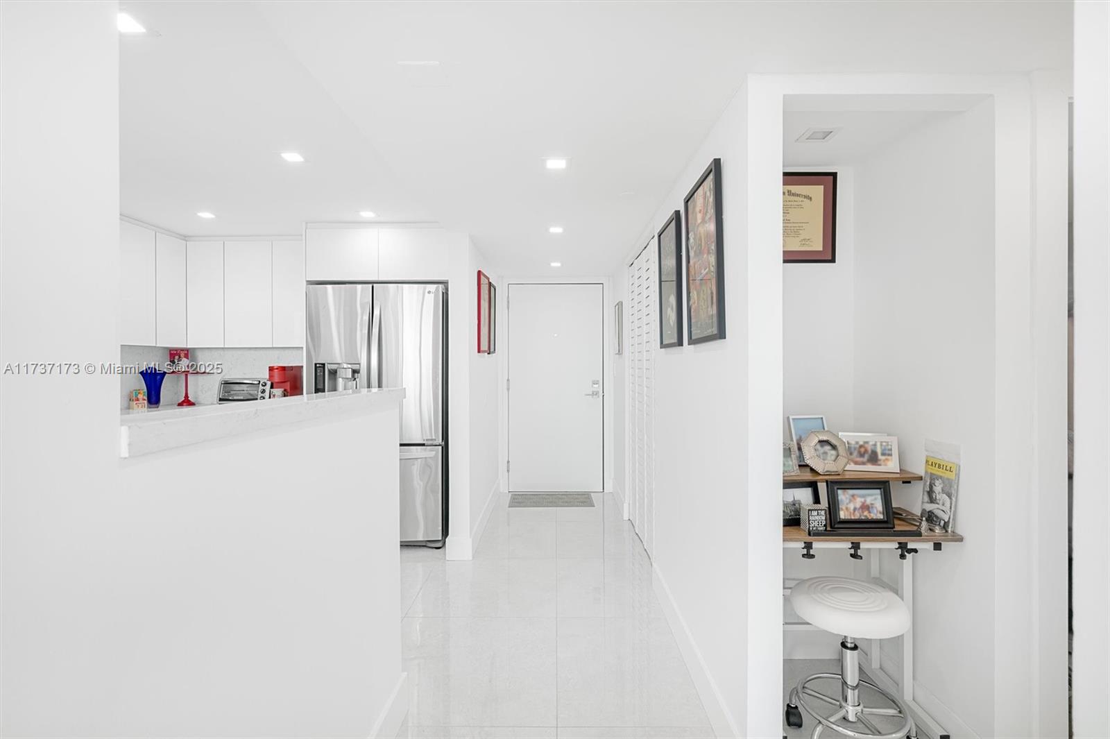 2555 Collins Ave 1106 Property Photo 10