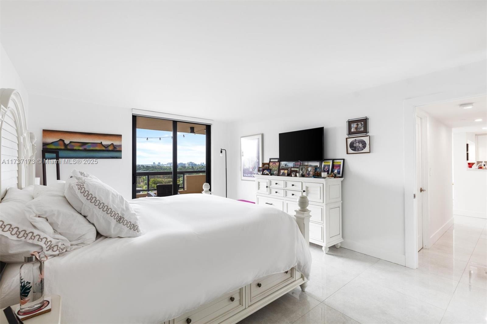 2555 Collins Ave 1106 Property Photo 15