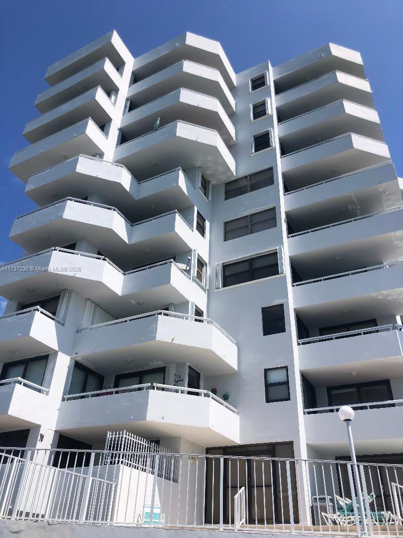 6830 Indian Creek Dr 5b Property Photo 1