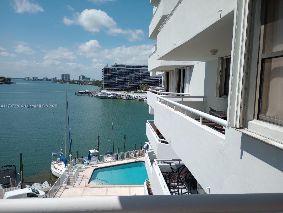 6830 Indian Creek Dr 5b Property Photo 3