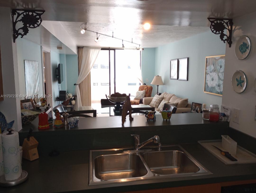 6830 Indian Creek Dr 5b Property Photo 10