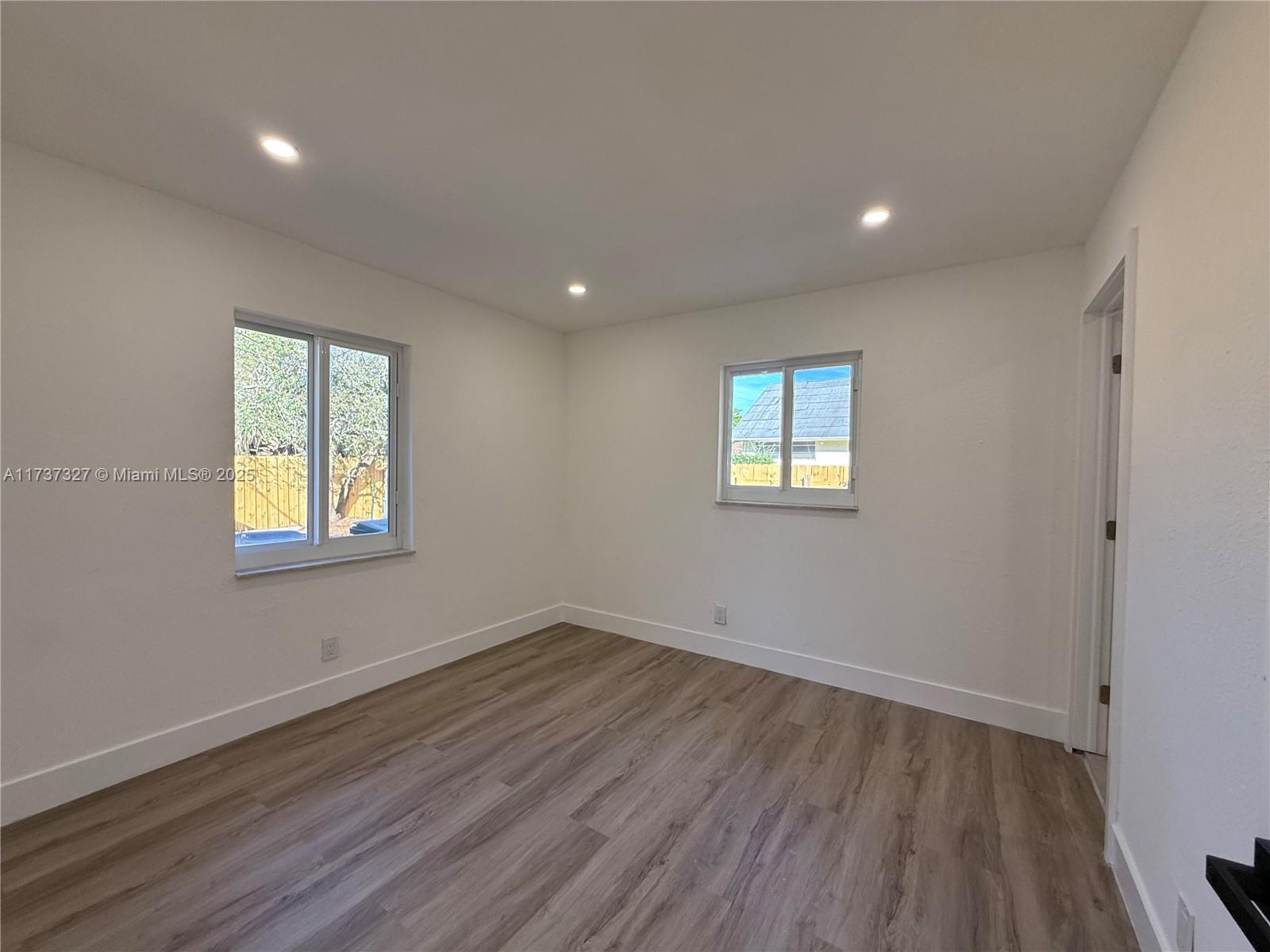 2201 Nw 6th Ct Property Photo 6